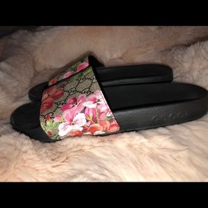 GUCCI SLIDES - SIZE 9